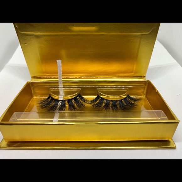 JHaley Beauty LLC Luxury Mink Lashes - Picture 9 of 10